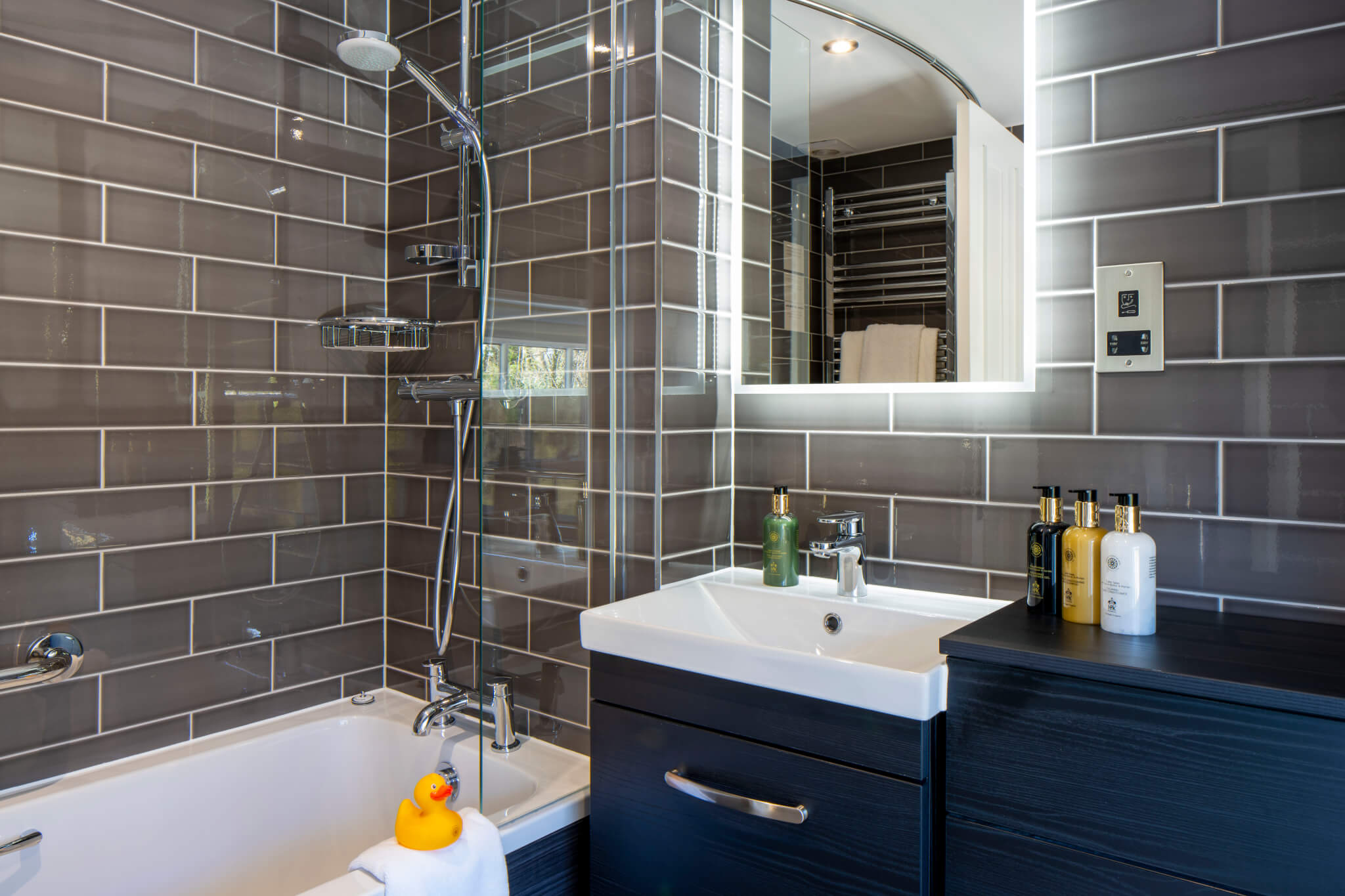 Castle Of Brecon Hotel Classic Double Room Bathroom 1
