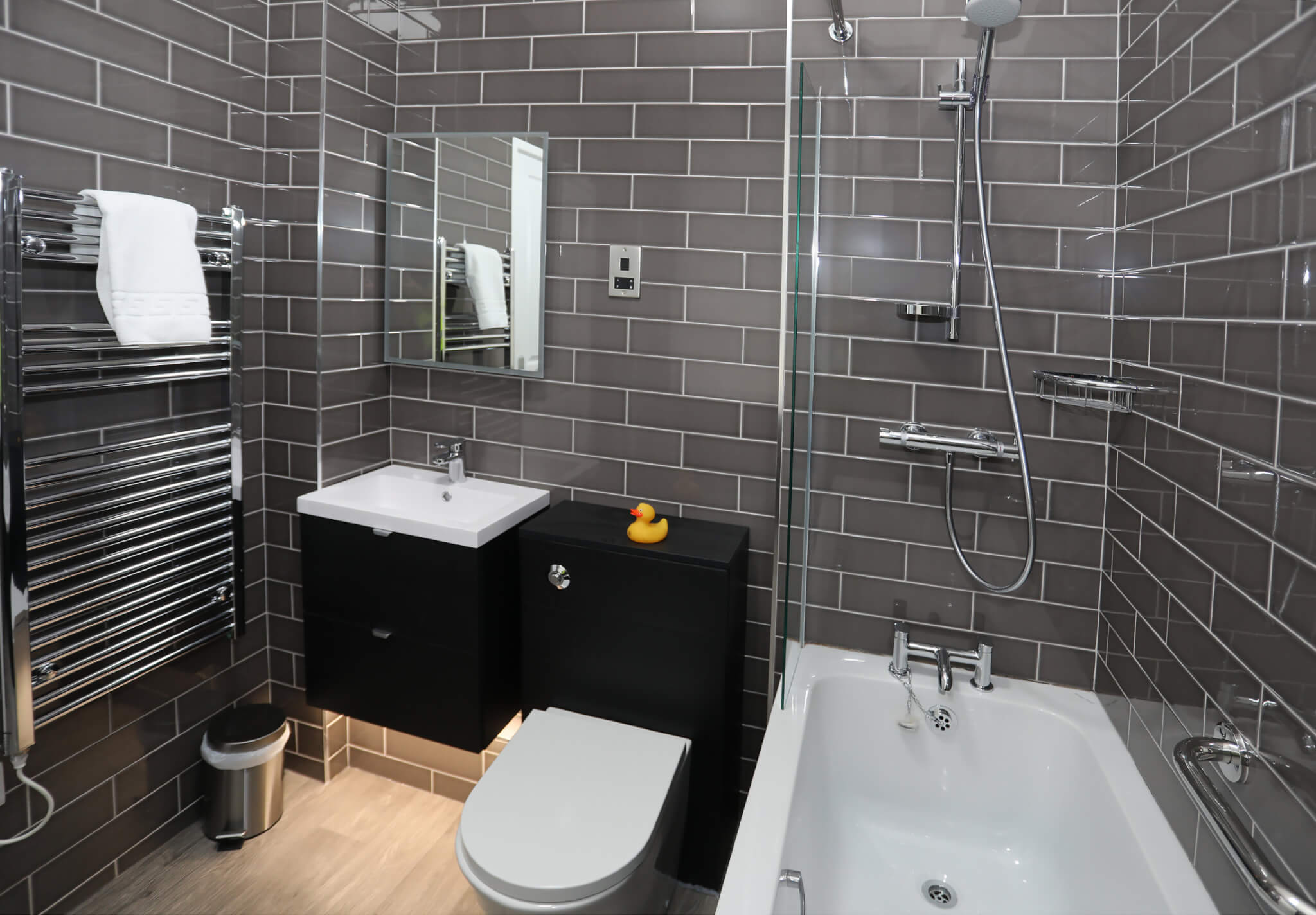 Castle Of Brecon Hotel Classic Single Room Bathroom scaled