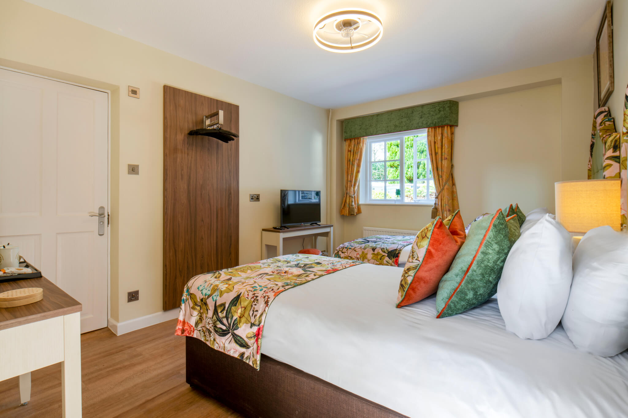 Castle Of Brecon Hotel Classic Twin Room Bedroom