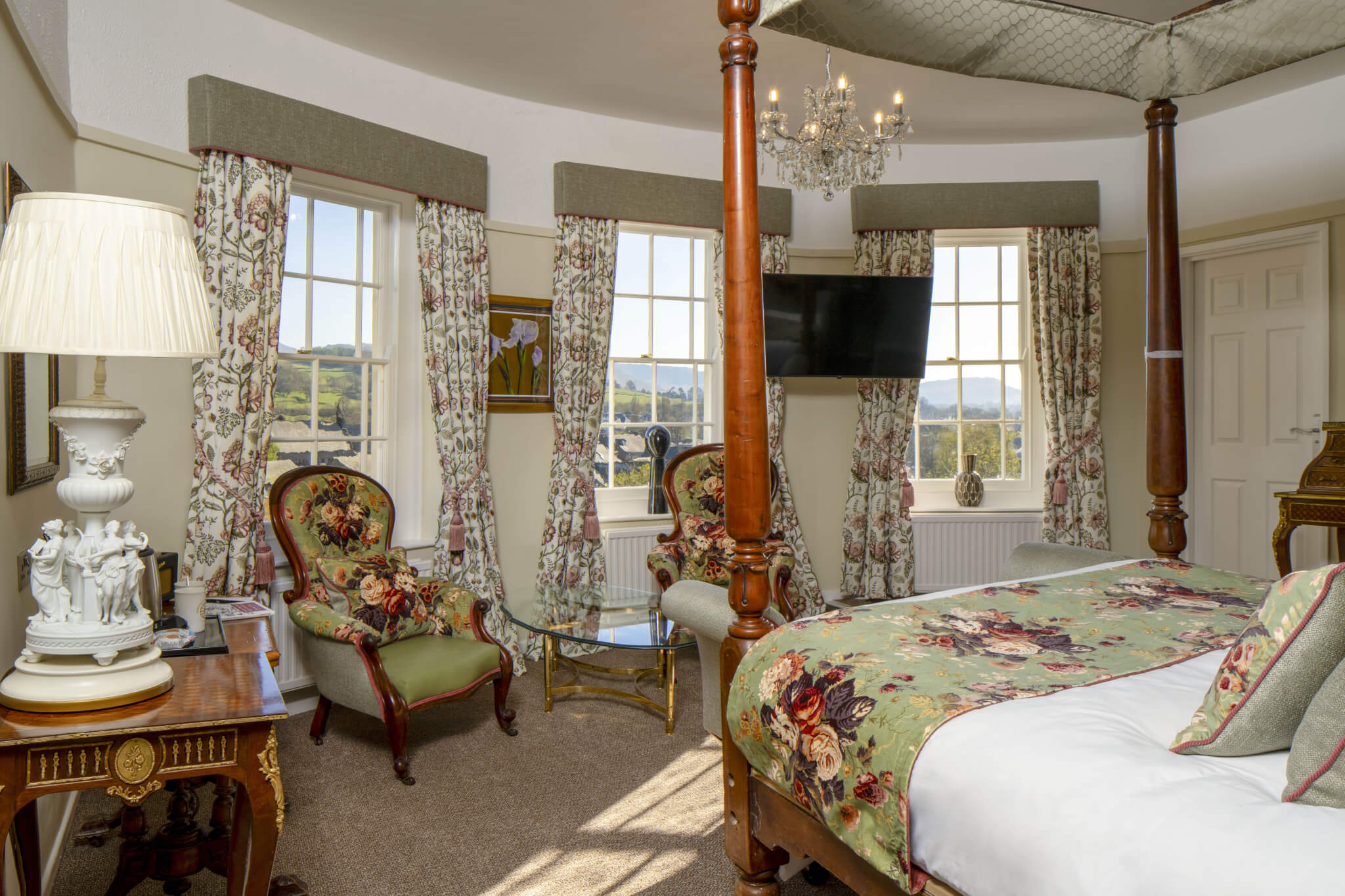 Castle Of Brecon Hotel Deluxe 4 Poster Room Bedroom Space