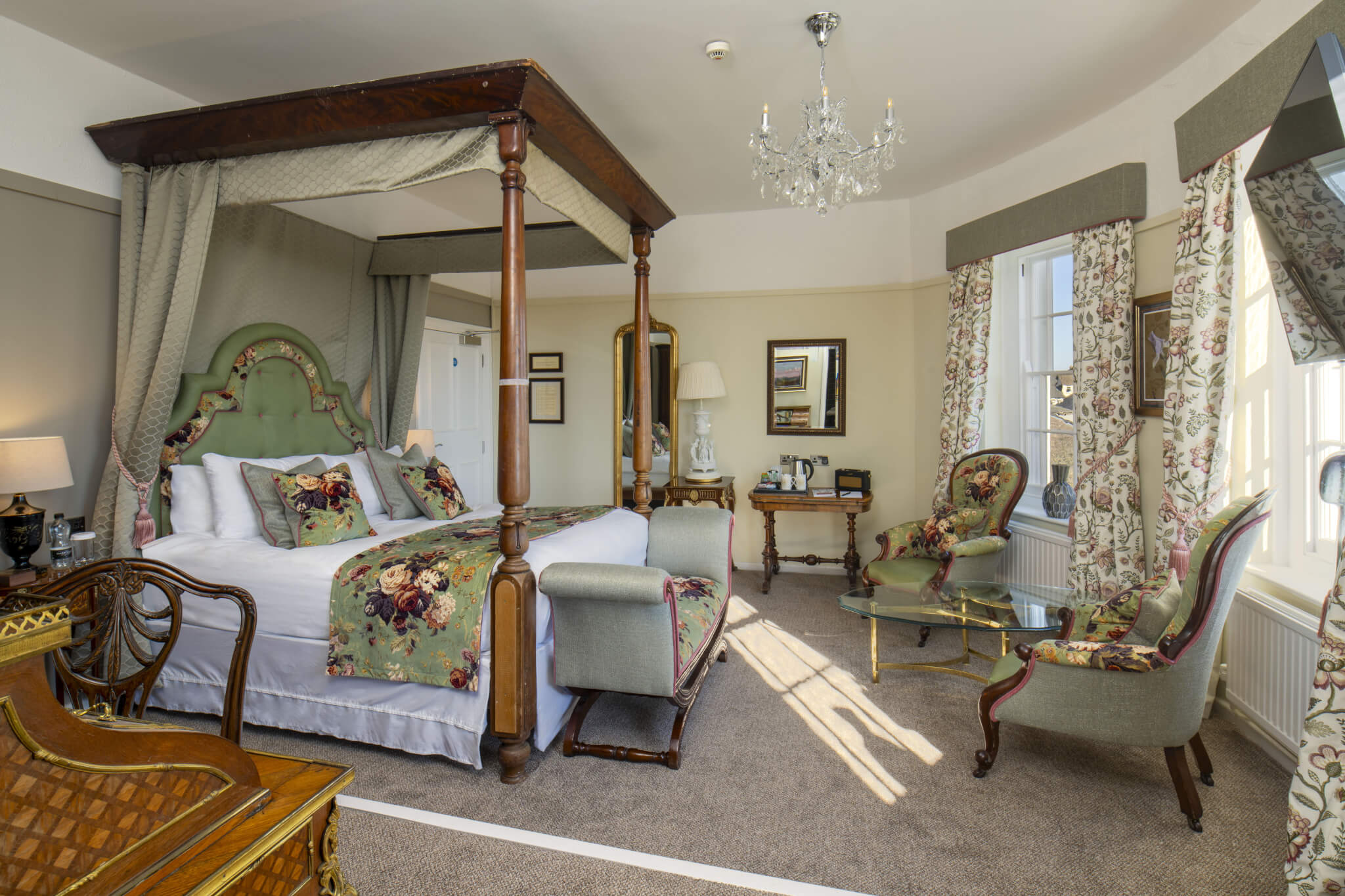 Castle Of Brecon Hotel Deluxe 4 Poster Room Bedroom