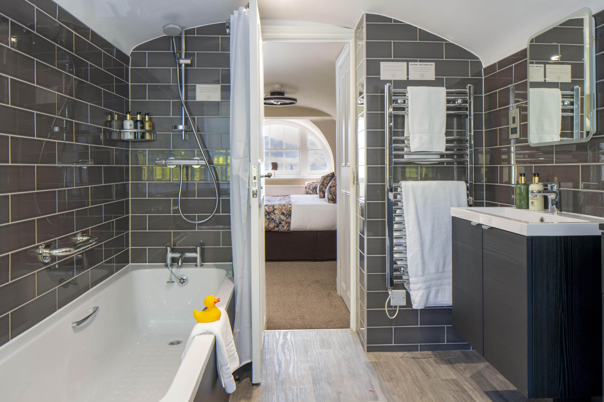 Castle Of Brecon Hotel Superior Double Room Bathroom