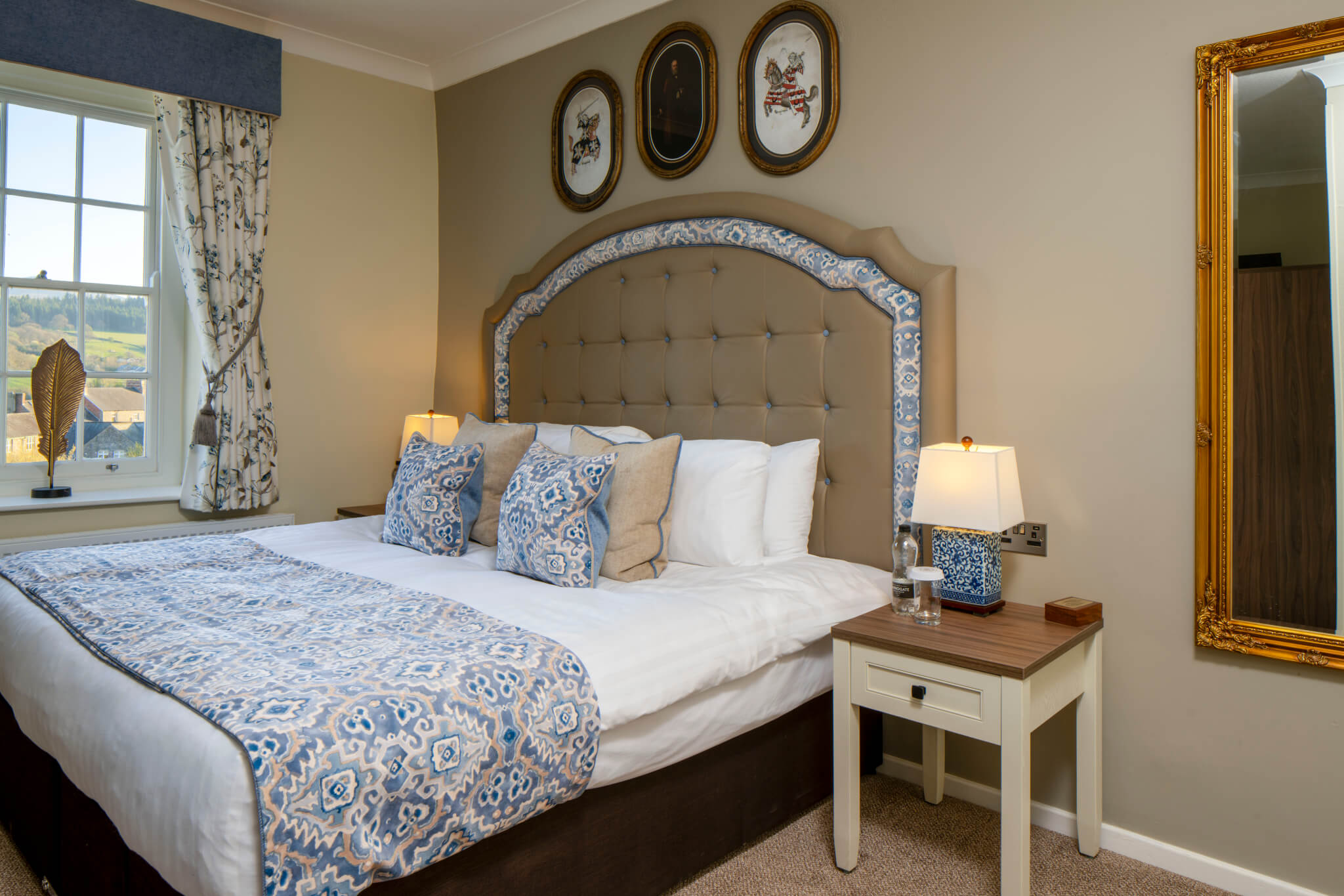 Castle Of Brecon Hotel Superior Double Room Bed